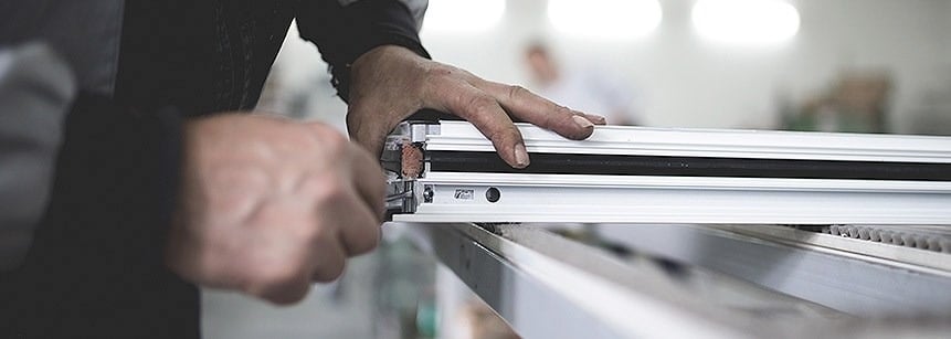Manual assembly of an aluminium profile, used contextually on Ringsted’s assembly page.